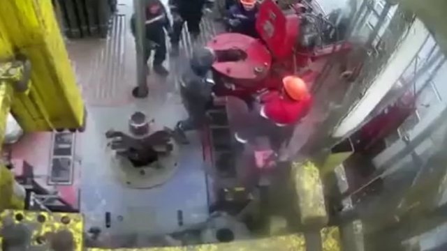 В Оренбурге на буровой установке рабочему раздробило руку