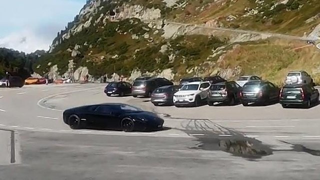 Суперкар Ламбо перевернулся в Швейцарских Альпах