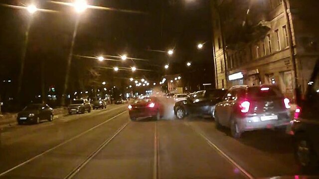 Подбили торопыгу на трамвайных путях