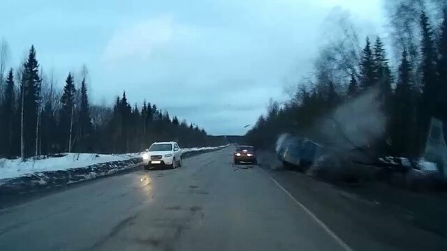 Авария на "убитом" участке дороги в республике Коми