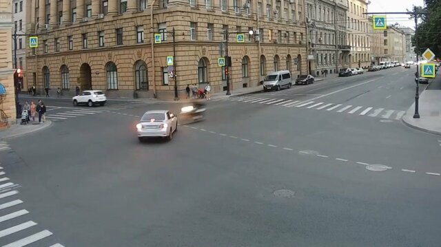 В центре Петербурга пострадала мотоциклистка