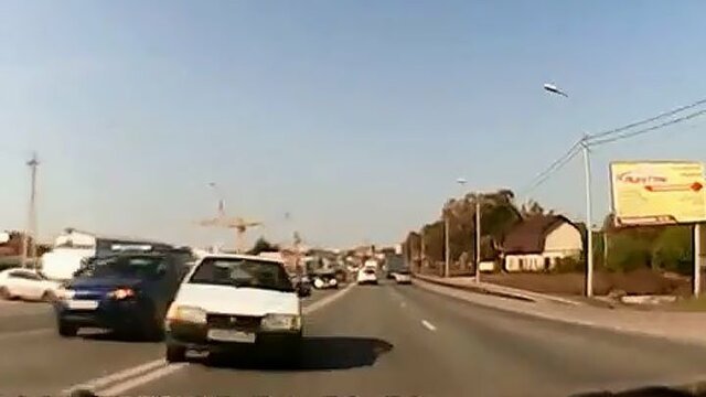 Авария дня. Дедушка на ВАЗе вылетел на встречку