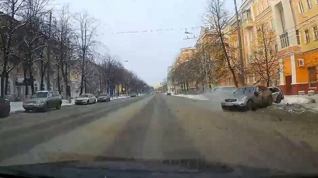 Пьяный водитель "ушёл" со светофора и устроил аварию в Ярославле