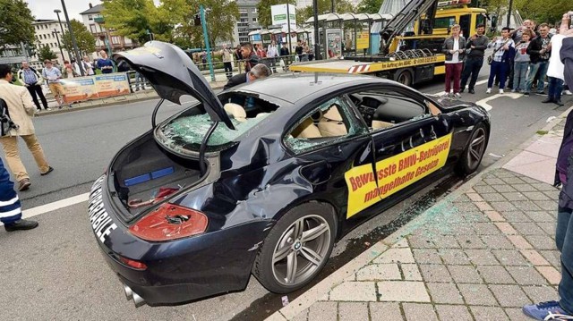 Владелец в знак протеста разбил BMW М6
