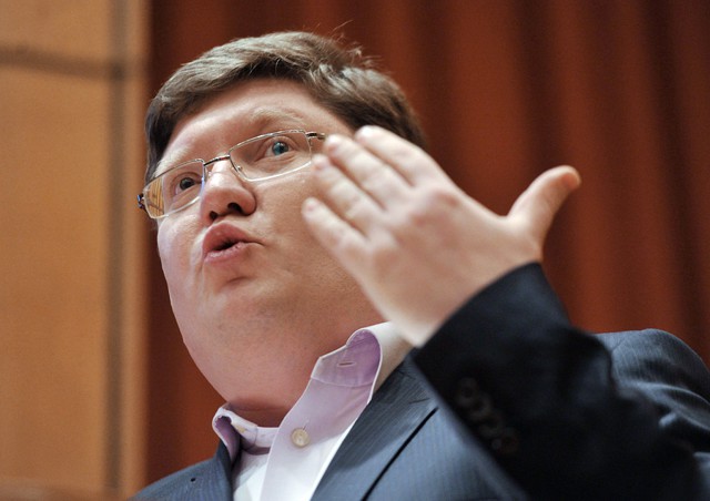 Депутат Андрей Исаев был снят с самолета за скандал