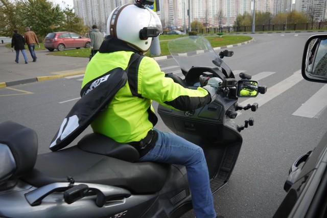 Забавный пицевоз с ТЦ "Москва"