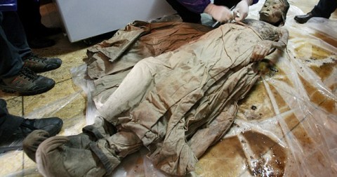 ЗА 15 ЛЕТ В ГРОБУ МУЖЧИНА ПОЧТИ НЕ ИЗМЕНИЛСЯ