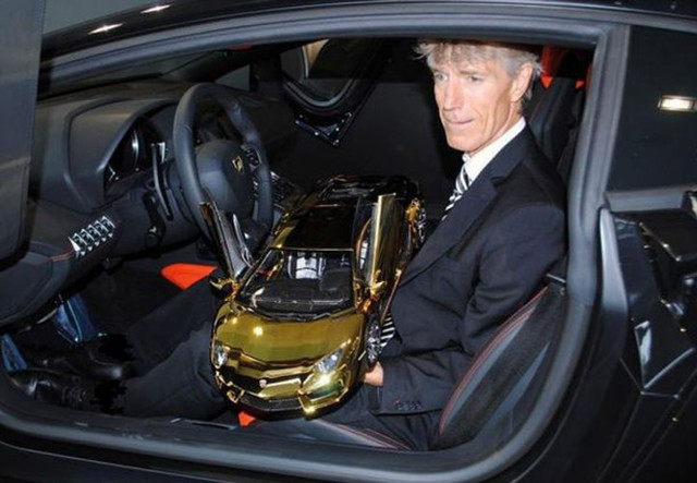 Золотая модель Lamborghini
