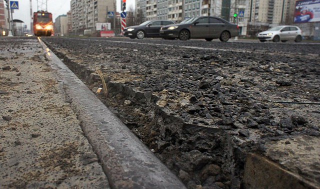 В Петербурге случайно закатали в асфальт трамвайные пути