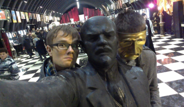 Сфоткались с Лениным в инстаграм