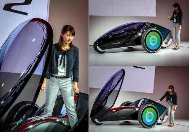 Автомобиль без руля и сидений от Toyota