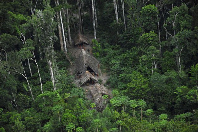 Сентинельцы - самое дикое племя на планете