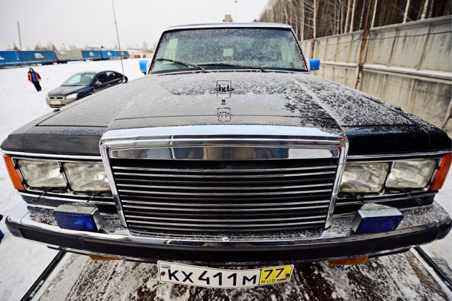 В Екатеринбург привезли бронированный лимузин Ельцина 