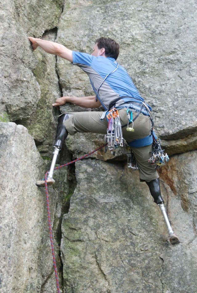 Мужественный американский альпинист, у которого нет обеих ног