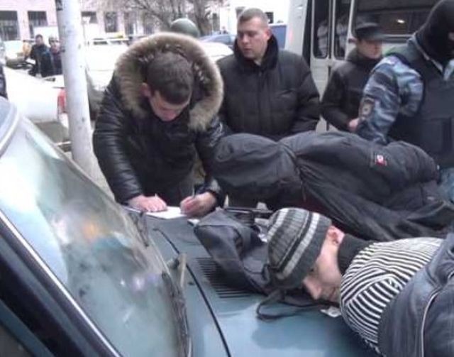 Как правоохранители задерживали продавцов спайсами на Автозаводской