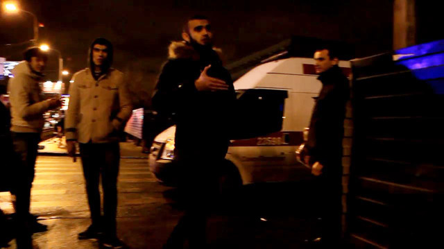 Нагибает и имеет