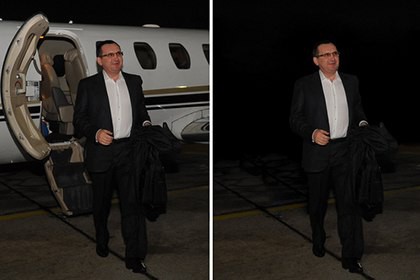 - Ну,как там,в России?  - Воруют..