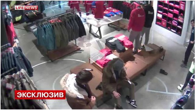 В Москве приезжий избил продавщицу за отказ снять с него кроссовки