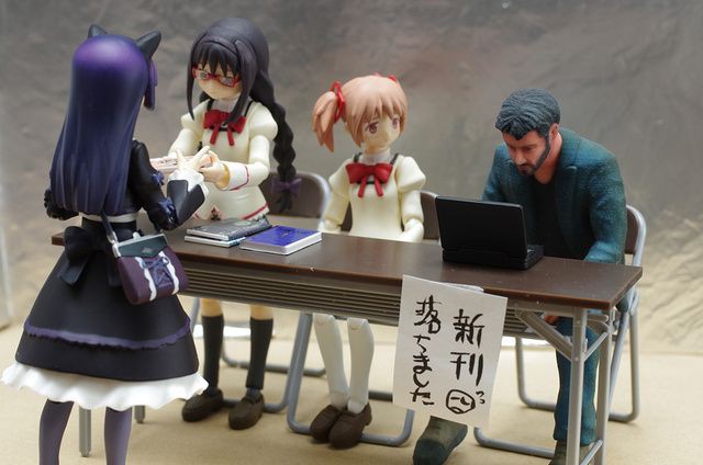 Японские производители игрушек сделали куклу грустного Киану Ривза