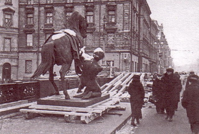 Как прятали памятники блокадного Ленинграда