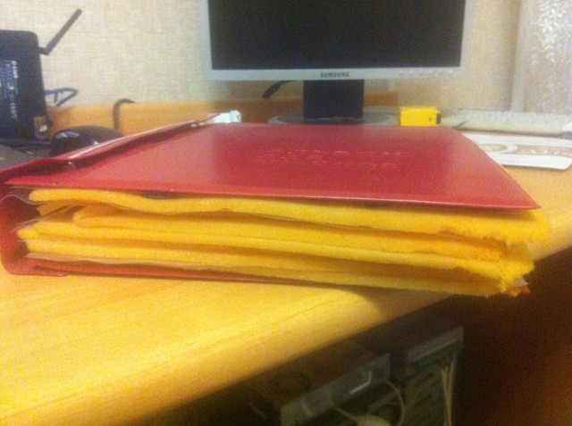 сейчас магнитики на холодильнике, а раньше значки в альбоме..