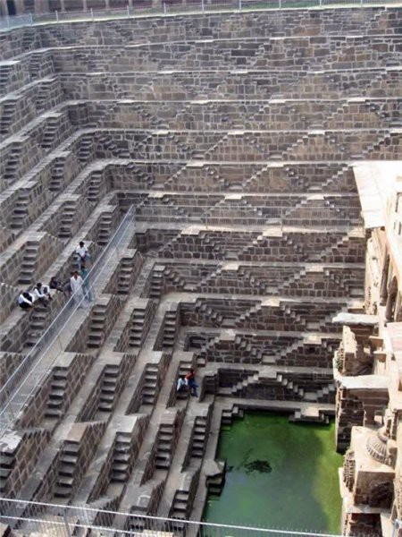 Колодец Chand Baori в Индии