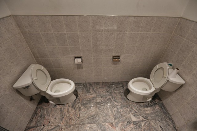 Нью-Йорк. Туалет в магазине на Пятой авеню