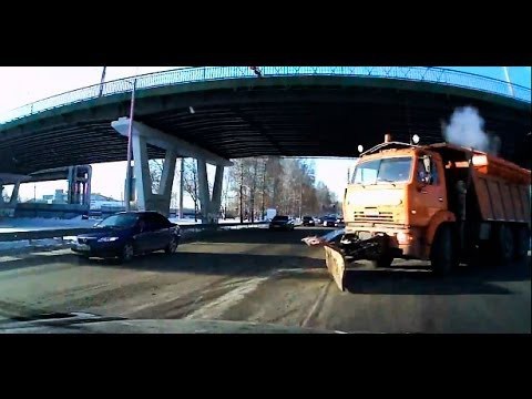 Хёндайуборочный КАМАЗ на дорогах Тюмени