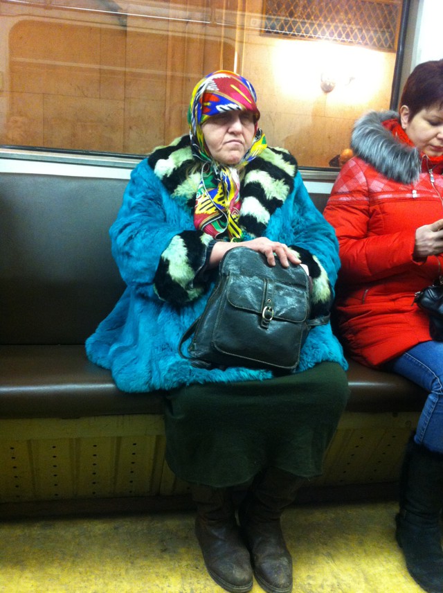 Краски в метро 