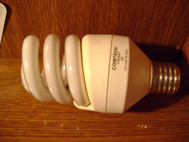 Как начинающий рукожоп ремонтирует лампу, энергосберегающую