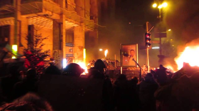 Ночной разгон Евромайдана. Крещатик в огне (Бои на улицах Киева)