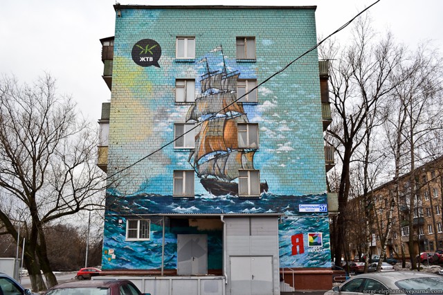 Граффити кораблей на жилых домах на Севастопольском проспекте 