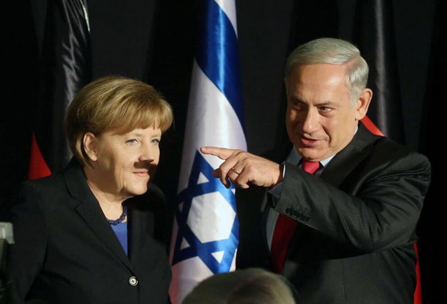 Фото "усатой" Ангелы Меркель стало хитом в Интернете