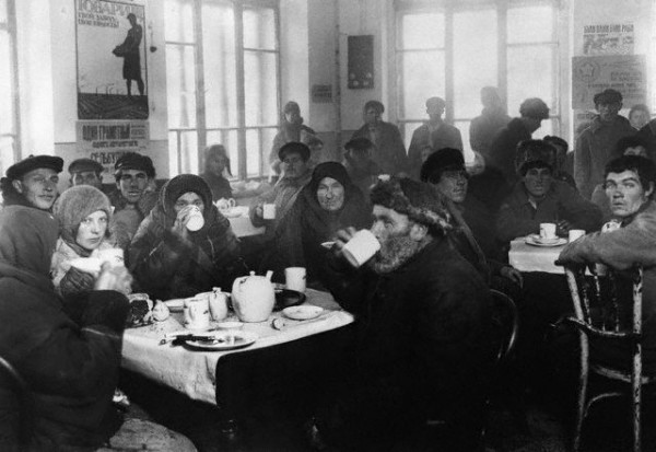 Советские напитки. Что, где и как пили в СССР… (20 фото)