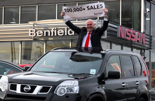 Мужчина продал 100 000 автомобилей