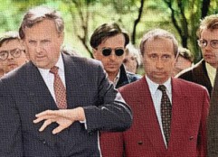 Подборка фотографий Путина, когда он работал охранником