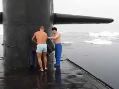 Подводники купаются на Северном полюсе…