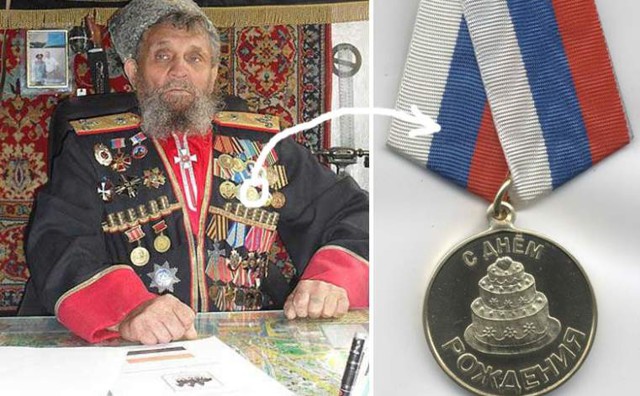 Хоть медалькой, хоть значком поделитесь с казачком!