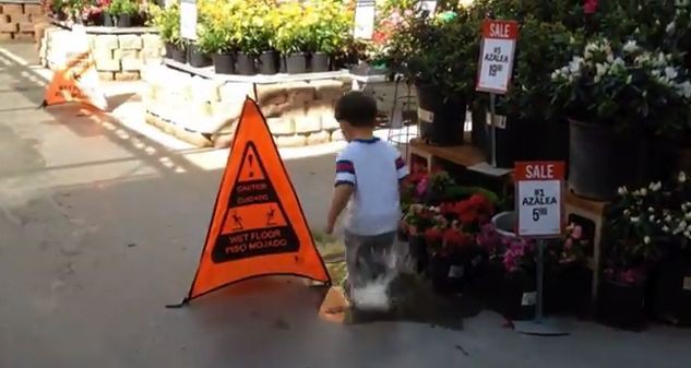 Трехлетний мальчик стал героем боевиков