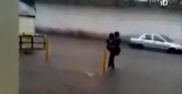 Помог девушке 