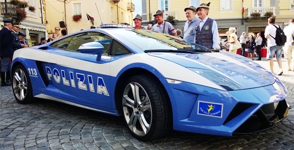 Как выглядят полицейские машины в разных странах