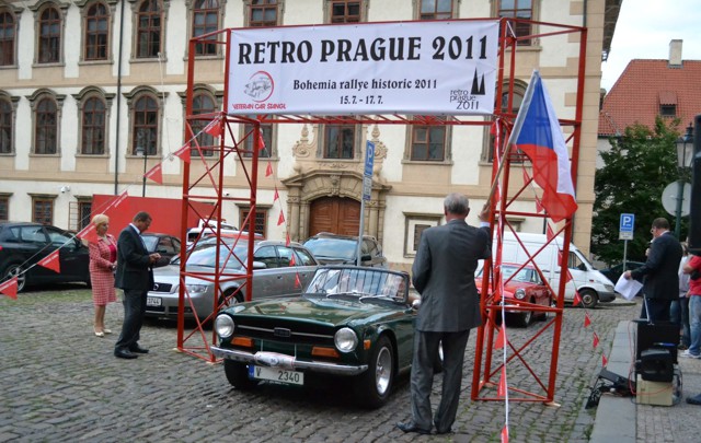 Как я попал на ретро пробег автомобилей в Праге.