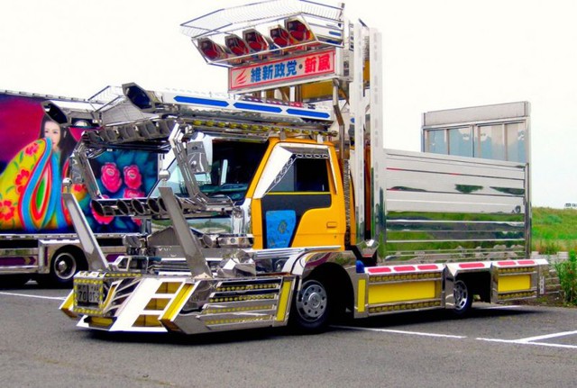 Эксцентричный стиль Dekotora