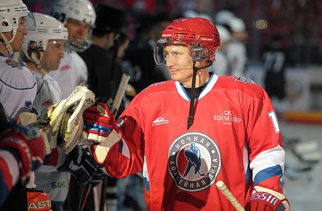 Президент России забил шесть шайб в хоккейном матче в Сочи  
