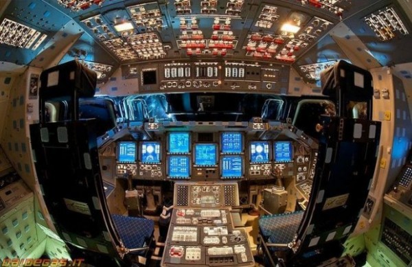  Космический корабль внутри