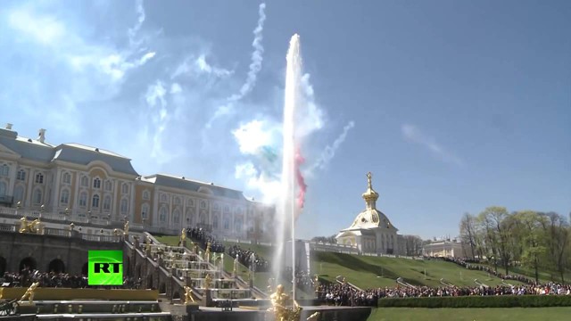 Торжественное открытие сезона фонтанов в Петергофе