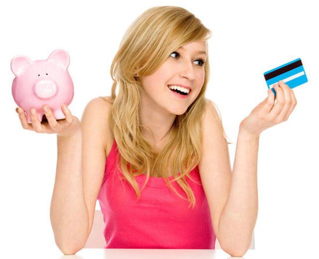 Какая кредитка лучше выглядит - голубенькая или белая?