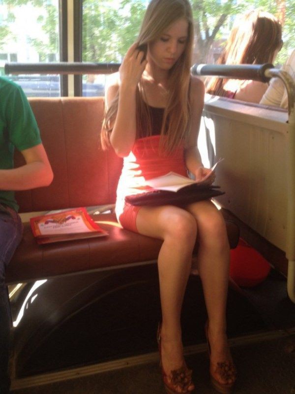 Лето начинается, когда девушки надевают майки