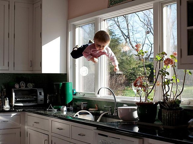 Летающий ребенок Рэйчел Хулин