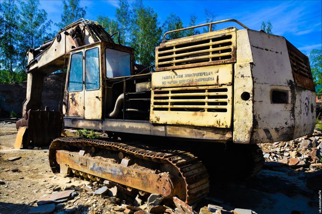 Брошенная карьерная техника